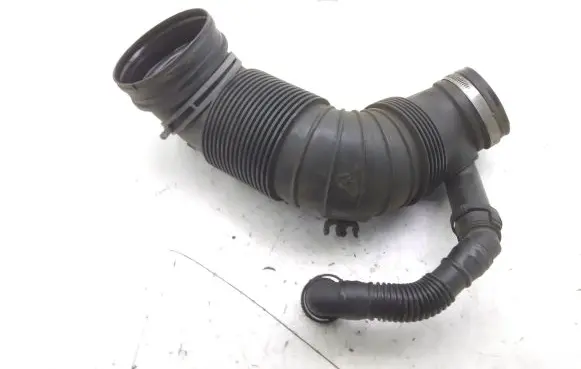 Skoda Octavia Mk2 (1Z) Air intake duct part 3C0129654