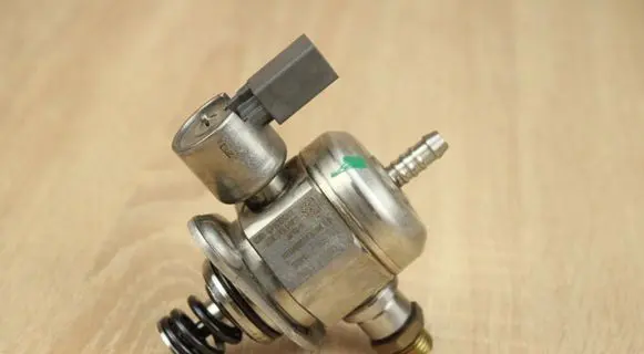 Audi A4 S4 B9 8W Fuel injection high pressure pump 06K127028B