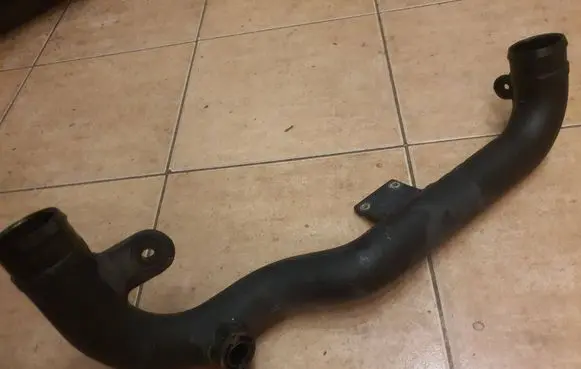 Intercooler hose/pipe