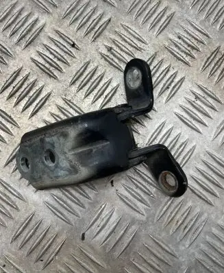 Hyundai Tucson JM Front door lower hinge 