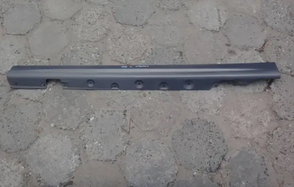 BMW 3 E46 Sill 8209755