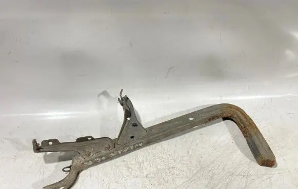 Top upper radiator support slam panel