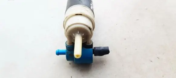 Volkswagen Golf III Windscreen/windshield washer pump