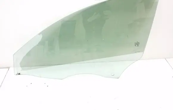 Mercedes-Benz CLA C118 X118 Front door window glass four-door A1187250100
