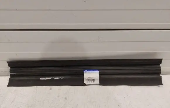 Dodge Challenger Intercooler air guide/duct channel 05170747AA