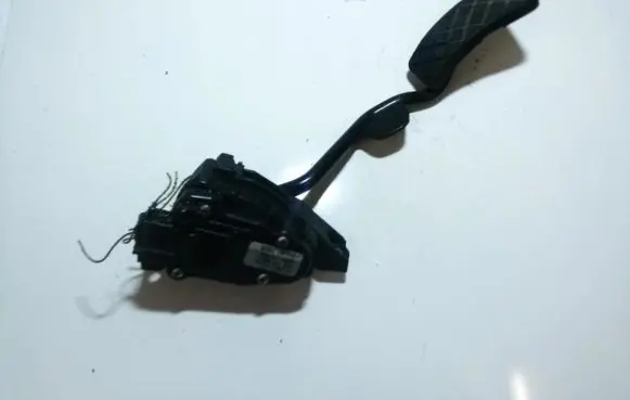 Volkswagen PASSAT B5.5 Accelerator throttle pedal 8e2721523c 6pv00777033