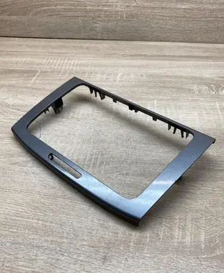 Volkswagen PASSAT B6 Radio/GPS head unit trim 3C0858069M