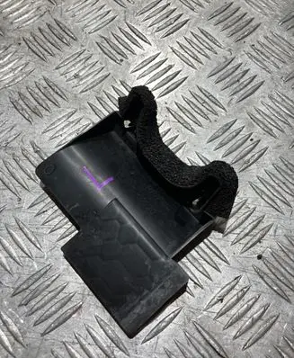 Toyota Yaris XP210 Radiator trim 16695-K0020