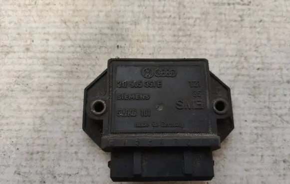 Volkswagen PASSAT B3 Ignition amplifier control unit 211905351E