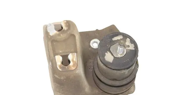 Subaru Outback (BS) Engine mount bracket