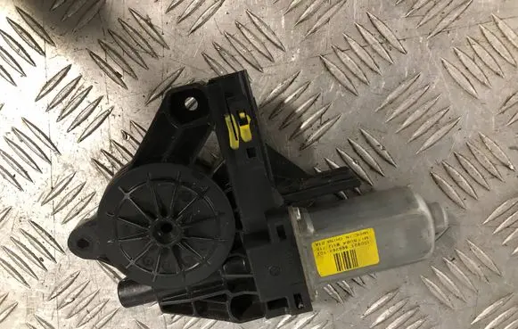 Volvo S60 Front door window regulator motor 966268-102