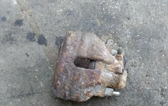 Front brake caliper