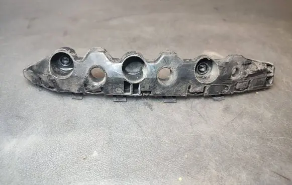 Nissan Pulsar Rear bumper mounting bracket 852273ZL0A