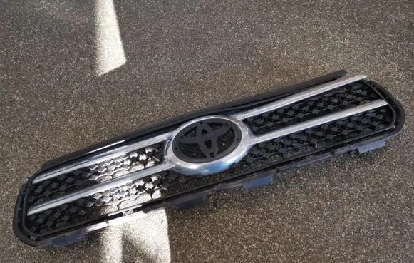 Toyota RAV 4 (XA30) Front bumper upper radiator grill 5310142190
