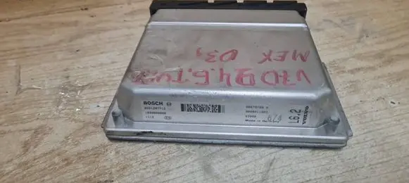 Volvo V70 Engine control unit/module 08675760A