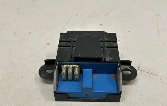 Volkswagen Tiguan Fuel pump relay 6N0201320A