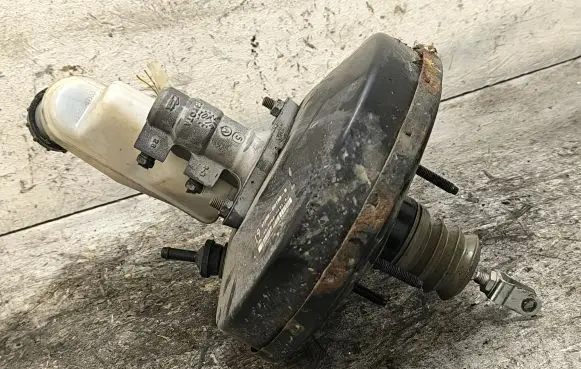 Toyota Yaris Brake booster 472000D190