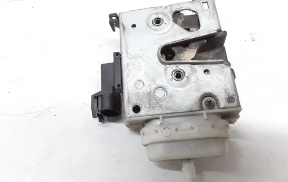 Audi A8 S8 D2 4D Front door lock 8D1837016F