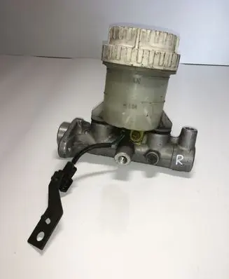 Mitsubishi Pajero Sport I Master brake cylinder