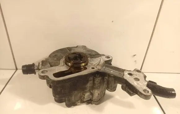 Volkswagen PASSAT B5.5 Vacuum pump 038145209M