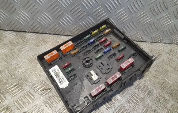 Volkswagen PASSAT B6 Fuse module 3C0937125