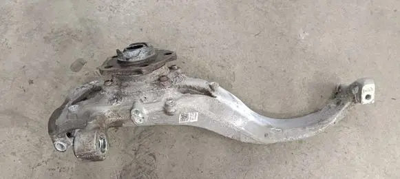 Audi Q7 4M Front wheel hub spindle knuckle 4M0407242J