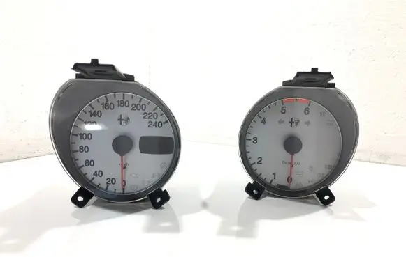 Speedometer (instrument cluster)