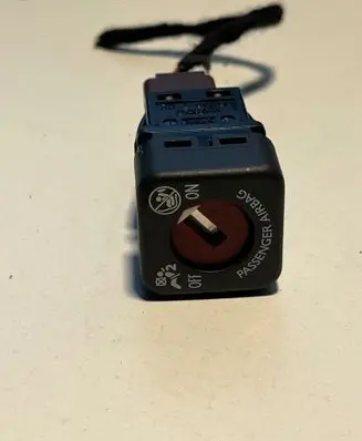 Peugeot 3008 III Passenger airbag on/off switch 9641391277