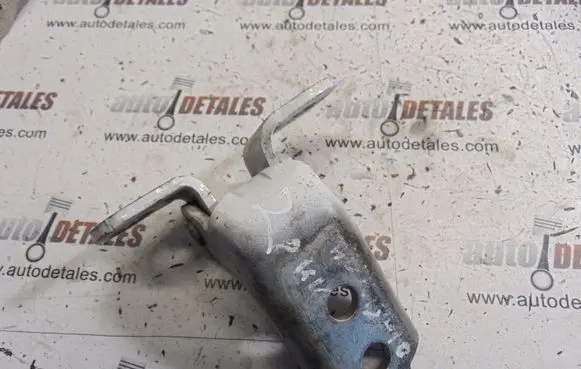 Toyota Auris 150 Front door upper hinge