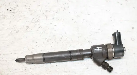 Hyundai i40 Fuel injector 338002A800 0445110411