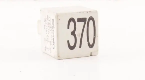 Volkswagen PASSAT B5.5 Other relay 8D0951253 86013031 8521875