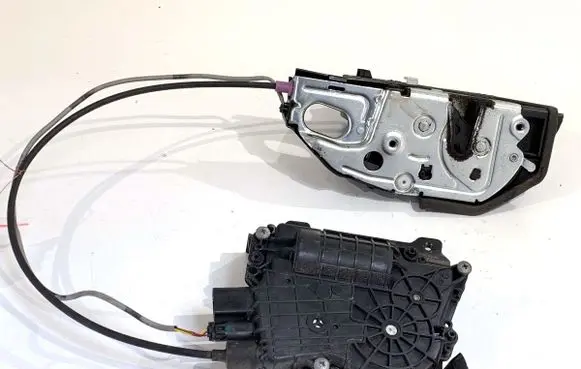 BMW 5 GT F07 Front door lock 7149436