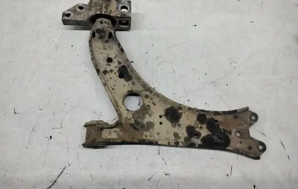 Volkswagen Golf V Front lower control arm/wishbone