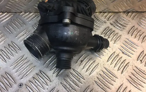 BMW 5 E60 E61 Thermostat 7536655