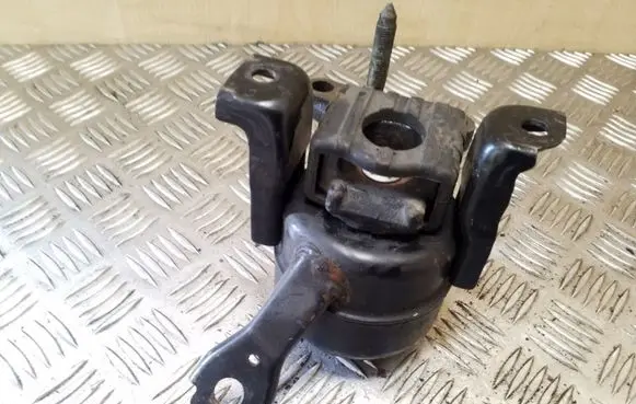 Toyota RAV 4 (XA20) Engine mount bracket