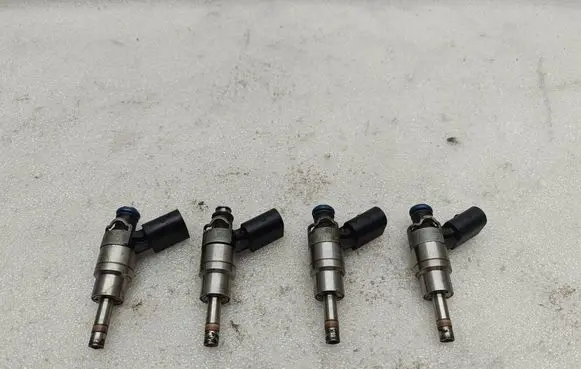 Volkswagen PASSAT B6 Fuel injector 06F906036