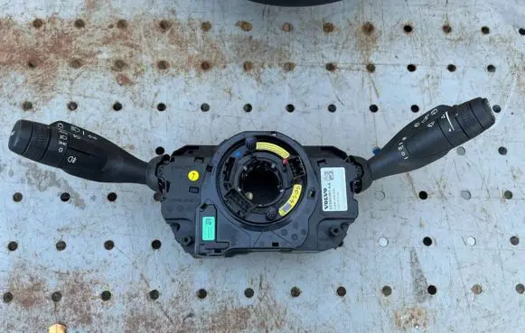 Volvo V60 Gear shift switch/knob 32350381