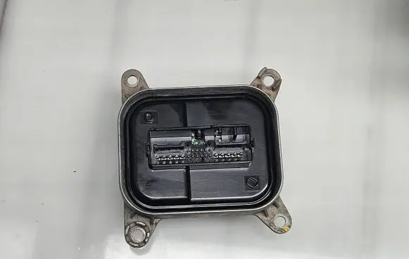 Tesla Model Y LED ballast control module P1532925