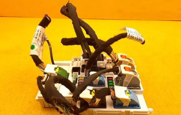 Citroen C5 X Fuse module 9849163680