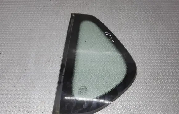 Opel Frontera B Side middle window/glass 