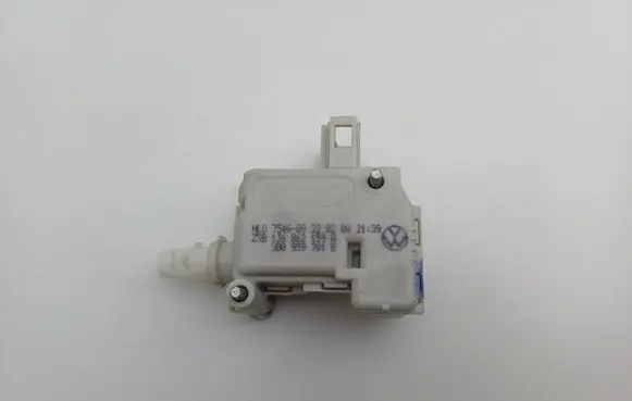 Volkswagen Golf IV Tailgate boot lock/latch motor 1J6862159A 3B0959781B