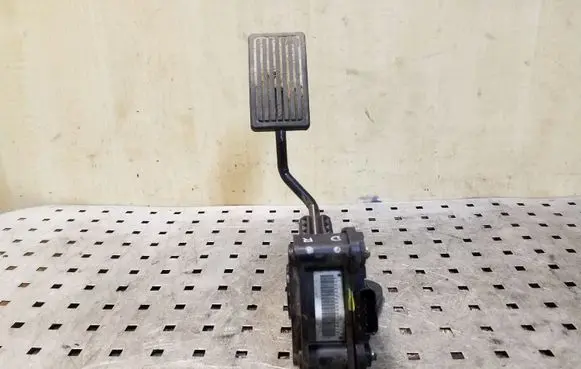 Honda CR-V Accelerator throttle pedal