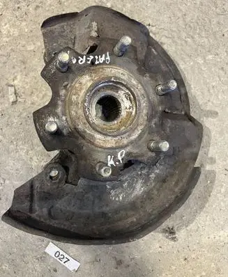 Mitsubishi Pajero Front wheel hub spindle knuckle