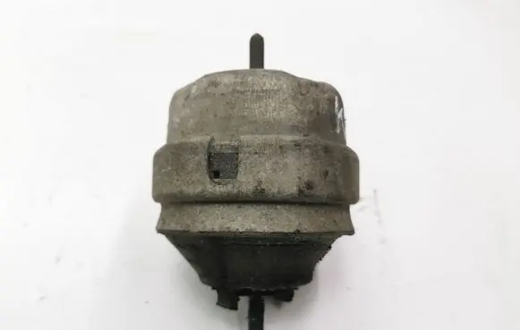 Volkswagen PASSAT B5 Engine mount bracket 8D0199379J