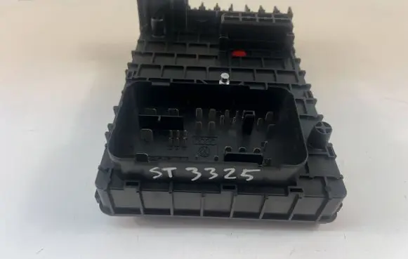 Volkswagen PASSAT B6 Fuse box set 3C0937125