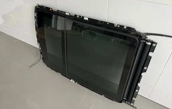 BMW X5M G05 F95 Sunroof glass 9852147
