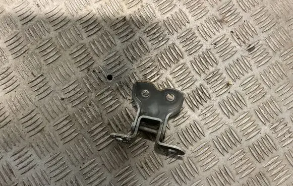 Toyota Land Cruiser (HDJ90) Front door upper hinge