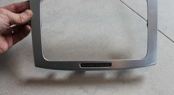 Volkswagen PASSAT B6 Radio/GPS head unit trim 3C0858069P