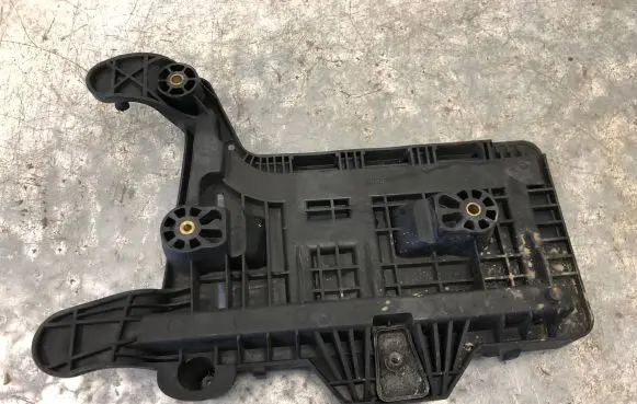 Volkswagen Golf V Battery box tray 1K0915333C