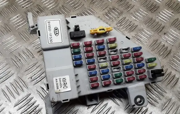KIA Sportage Fuse module 919501F530